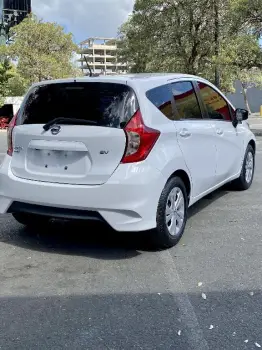 Nissan versa note sv 2017