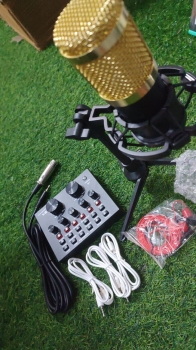 Combo microfono profesional más targeta de sonido v8