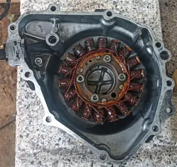 Honda cbr 900 tapa del alternador! en la vega