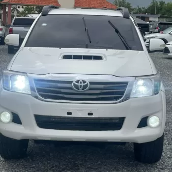 Toyota hilux srv 2008 frente 2015