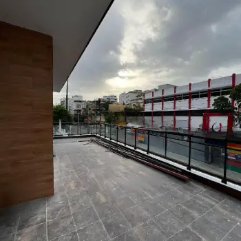 Apartamento en renacimiento con amplia terraza sin estrenar