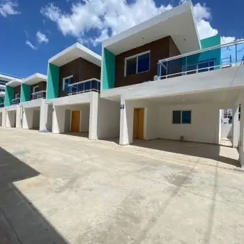 Casa en proyecto cerrado con piscina y gimnacio en prado ori