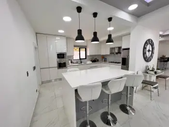 Casa en venta en altos de arroyo hondo totalmente remodelada