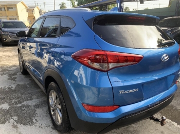 Hyundai tucson sel  2018 4x4 clean carfax