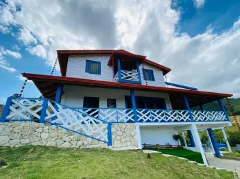 Villa en venta en las montañas de constanza  amueblada