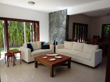 Vendo villa de dos niveles 4 habitaciones en metro country c