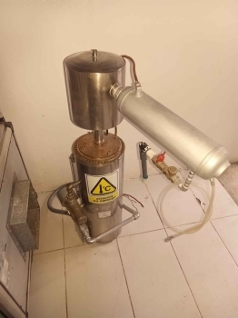 Destilador de agua  soporte/base