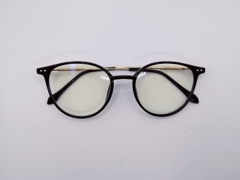 Hermosas monturas de lentes disponibles con antireflejos y p