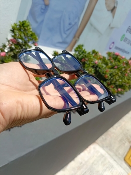 Hermosas monturas de lentes disponibles con antireflejos y p
