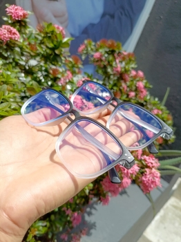 Hermosas monturas de lentes disponibles con antireflejos y p