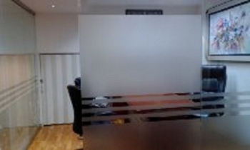 Local de 149.45 m2 con mezanini de 100 m2 en plaza central