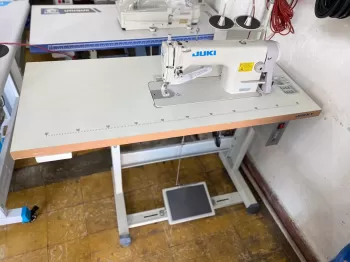 Máquina recta juki modeloddl-8700