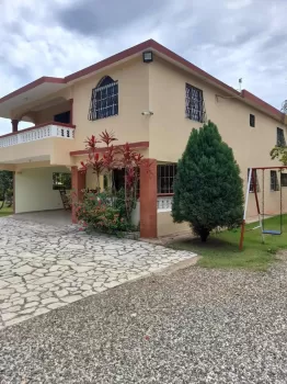 Hermosa villa a 5 minutos de la playa