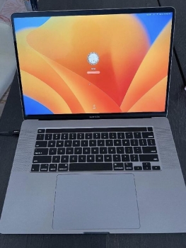 Macbook pro 16” 2019 i7 16gb ram 512 ssd