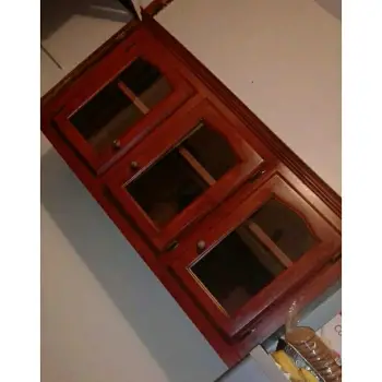 Gabinete de tres puertas en madera