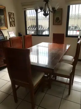 Vendo hermosa mesa comedor para 6 personas en roble