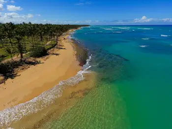 Terreno de venta con vista al mar en playa de 15000 m.