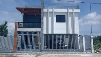 Casa en venta de 3 niveles con jacuzzi
