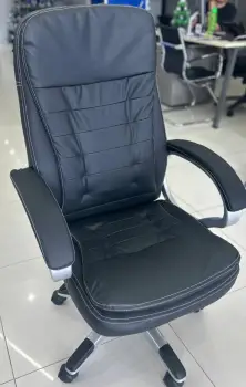 Sillón ejecutivo negro reclínable