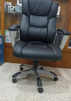 Sillón ejecutivo negro reclínable