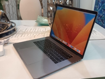 Macbook pro 2018 i7 16 ram 512 ssd como nueva