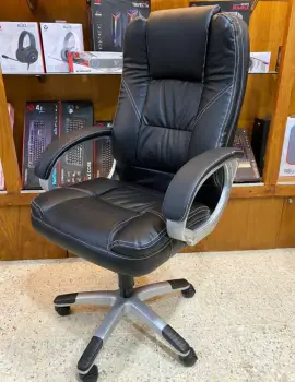 Sillón ejecutivo negro reclínable