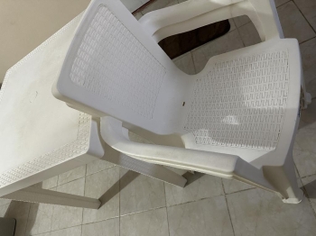 Mesa plástica con 2 sillas en san pedro de macorís