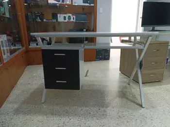 Escritorio de madera