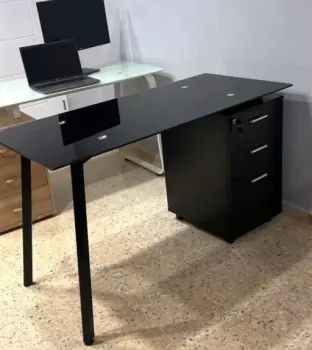 Escritorio tope de cristal