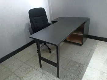 Escritorio de madera en l