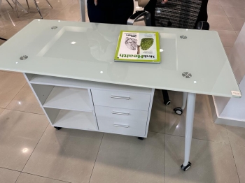 Escritorio tope de cristal
