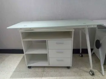 Escritorio tope de cristal