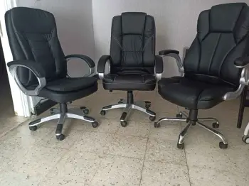 Sillón ejecutivo negro reclínable