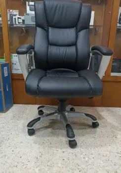 Sillón ejecutivo negro reclínable