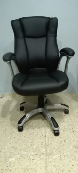 Sillón ejecutivo negro reclínable