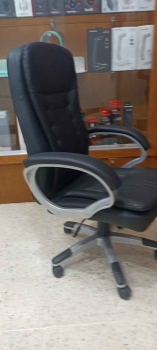 Sillón ejecutivo negro reclínable