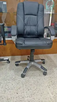 Sillón ejecutivo negro reclínable