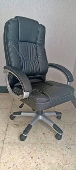 Sillón ejecutivo negro reclínable