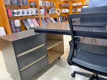 Escritorio de madera en l