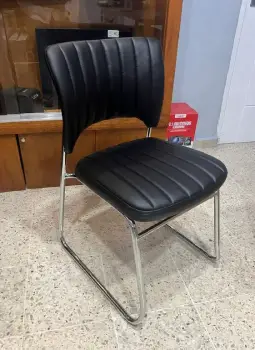 Silla de espera negra