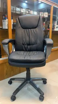 Sillón ejecutivo negro reclínable