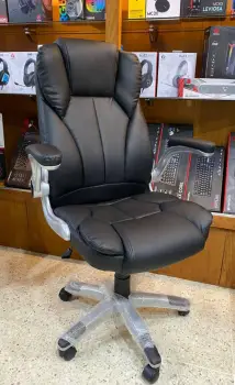 Sillón ejecutivo negro reclínable