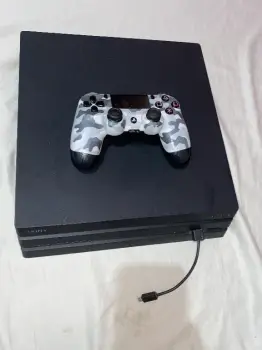 Playstation 4 pro 4k. 1tb