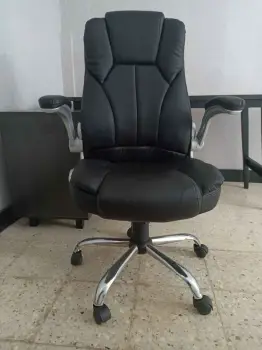 Sillón ejecutivo negro reclínable