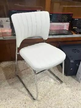 Silla de visita blanca