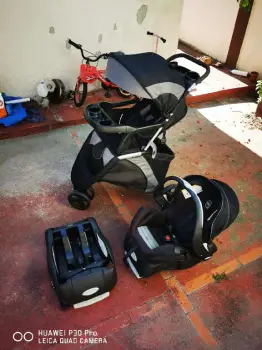 Coche y cargador y soporte evenflo mas corral graco  colcon