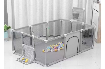 Corral para juego con sus pelota disponible