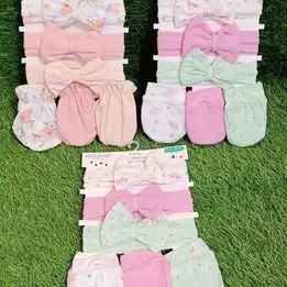 Set de puñitos y vendas para niñas disponible.