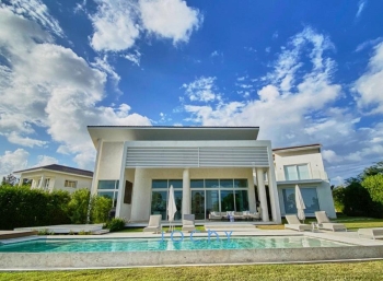 Jochy real estate vende villa en puntacana resort  club