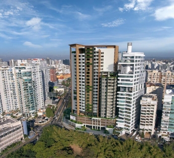 Torre de apartamentos para inversion ubicada en dos majestu